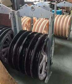 เส้นผ่านศูนย์กลางล้อขนาดใหญ่ Cable Pulley Block ตัวนำตัวนำ Triple Triple Sheaves ผู้ผลิต